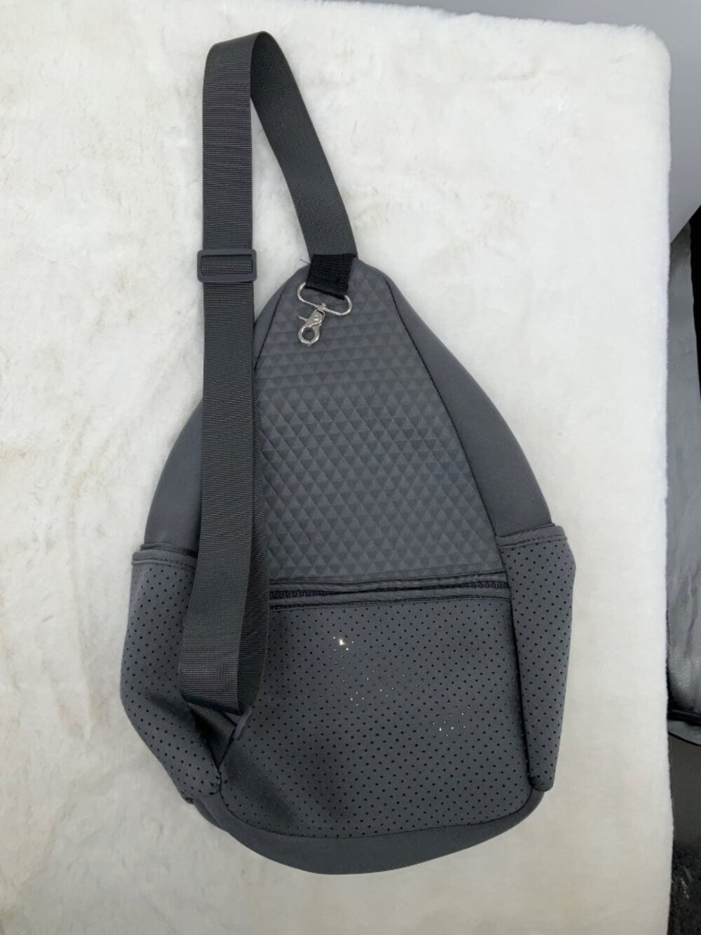 Glove it Neoprene Pickleball Sling Bag Slate Grey - Picture 5 of 7